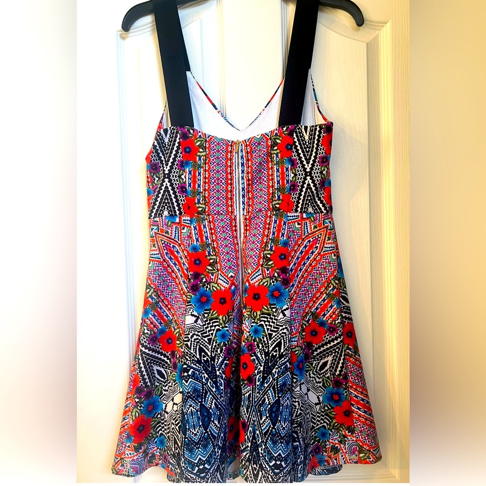 Bebe Size M Floral mini dress